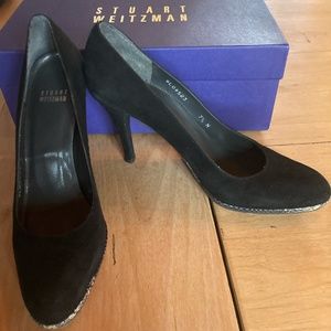Stuart Weitzman black pumps with snake skin detail.